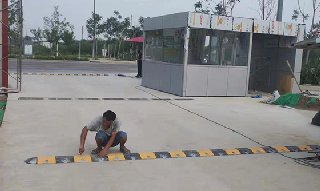 案例4－减速带挡车器